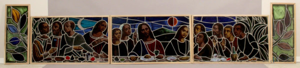 Vetrata in vetro colorato e piombato raffigurante l&#39;ultima cena, composto da cinque pannelli, dimensioni 370x77 cm, X sec.