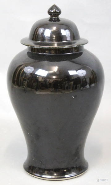 Cachepot in porcellana color nero, altezza cm 52, arte orientale, XX secolo.