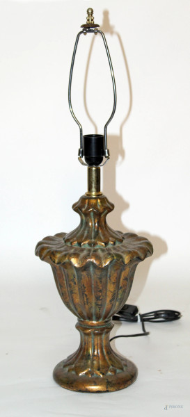 Lampda in legno dorato a mecca, h. cm 50.