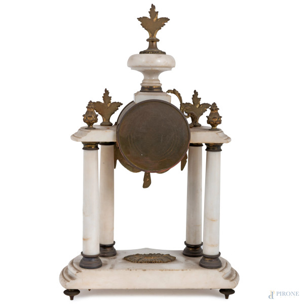 Trittico composto da orologio a tempietto e due candelabri montati a lampada in marmo e bronzo, X...