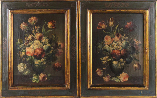 Mario Vannetti - Coppia dipinti raffiguranti vasi con fiori, olio su tela, cm. 39,5x30, entro cornici