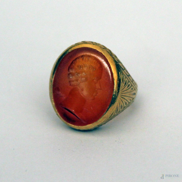 Antico anello da uomo in oro 18 kt.con vetro inciso, gr.28,7