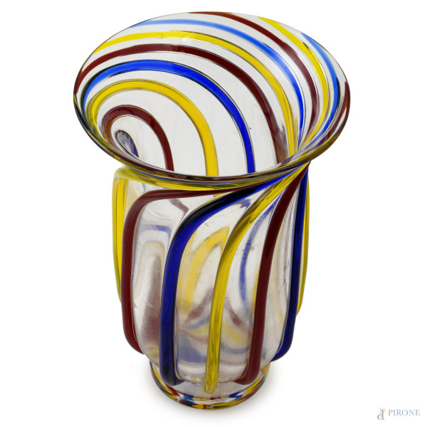 Archimede Seguso, Vaso in vetro di Murano con striature a rilievo nei toni del magenta, blu e gia...