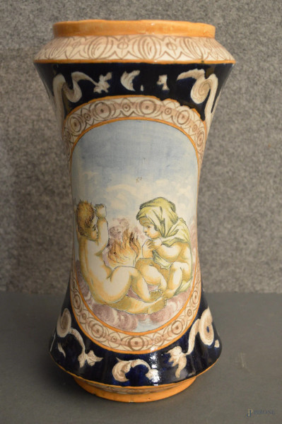 Albarello in porcellana policroma con medaglione centrale a decoro di fanciulli h.31cm.