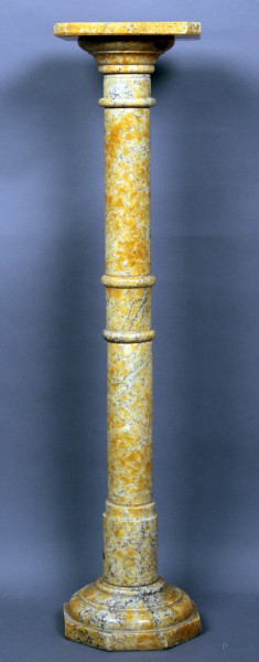 Colonna in alabastro, H 91 cm.
