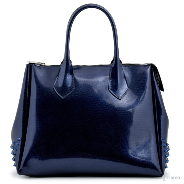 Borsa Gum blu con borchie, cm 30x33, (segni di usura)