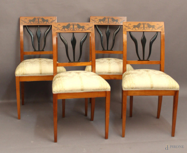 Lotto composto da quattro sedie di linea Carlo X in ciliegio con intarsi di legno di frutto, schienale a lira, rivestite in stoffa fiorata.
