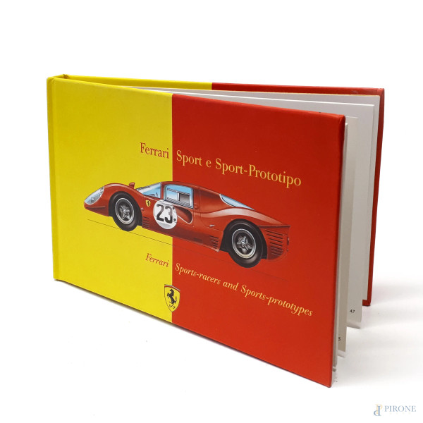 Automotive, Ferrari Sport e Sport Prototipo, libro edito dalla Ferrari S.p.A., rara edizione tascabile del 2023, 68 pagine più risguardie, allestimento filo refe, copertina cartonata