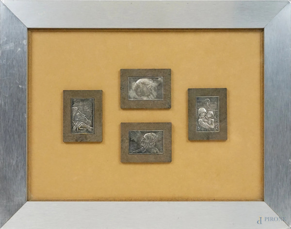 Quattro placchette d'argento raffiguranti soggetti diversi, misure cadauna cm 4,5x3, firmate Brindisi, Cassinari, Sassu e Migneco, entro un'unica cornice.