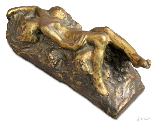 Nudo sdraiato, multiplo di Rodin N&#176; 10/299, datato 1985, cm 24 x 11.