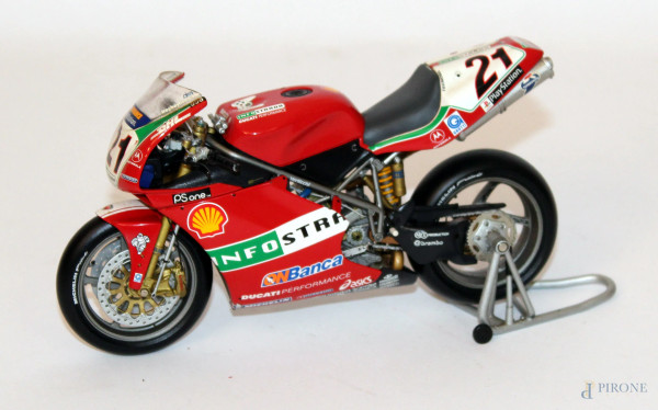 Modellino da collezione di moto Ducati 9985 2002 di Troy Baylis.