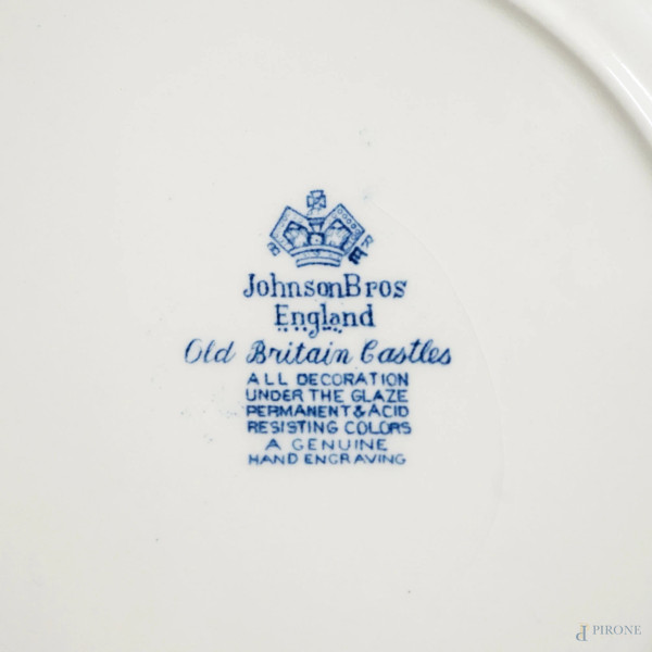 Servizio da tavola in maiolica bianca e blu inglese, manifatture diverse, XX secolo, (difetti e m...