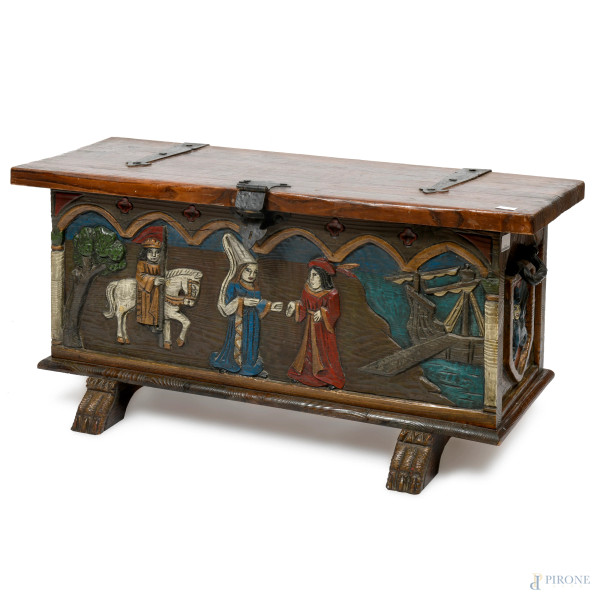 Cassapanca in stile Trentino in legno intagliato e policromo, XX secolo, cm 55x115x52, (difetti)