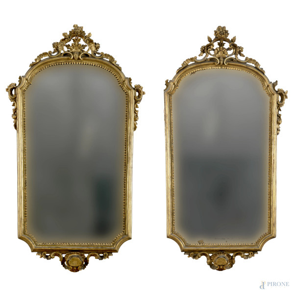 Coppia di due  di specchiere in legno intagliato e dorato, XIX secolo, cm 106x65, (segni di usura, rotture, mancanze, restauri, difetti)
