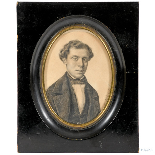Ritratto di giovane gentiluomo, grafite su carta, 13,5x9,5, entro cornice,  firmato a destra, (difetti)