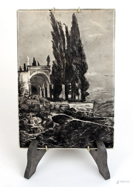 Mattonella raffigurante scorcio di costa con arcate ed alberi, cm 28,5x13, inizi XX secolo, (lievi difetti).