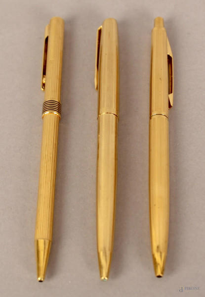 Lotto composto da due penne Aurora ed una Reynolds placcate in oro.