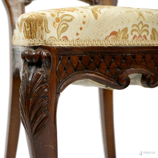 Lotto di 2 sedie del XIX secolo in legno intagliato, cm h 107x34,5x40