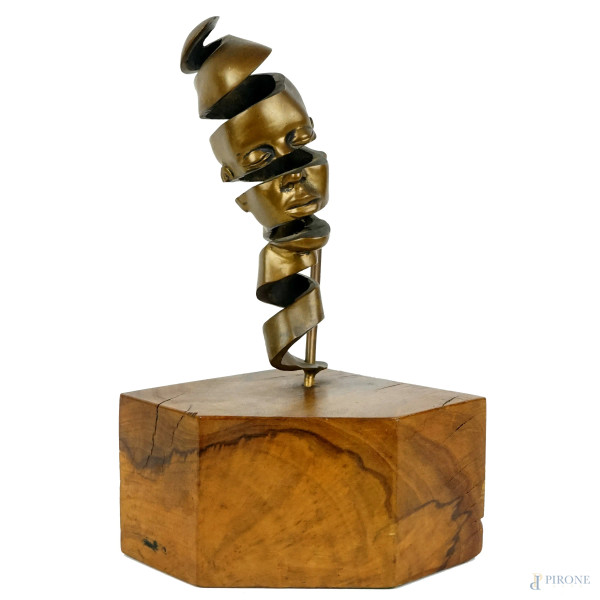 Enzo Carnebianca - Spirale, scultura in bronzo a patina dorata, cm h 23, ES.21/250, base in legno.