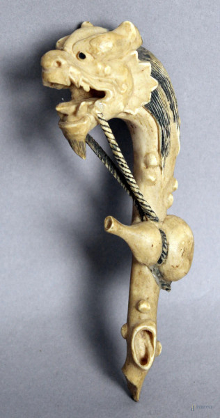 Antico manico di bastone in spuma a forma di drago, altezza 13 cm, (difetti).