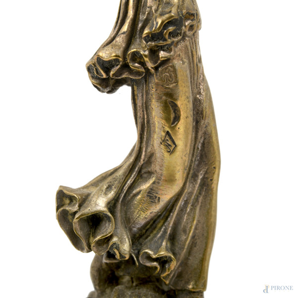 Lotto di tre piccole sculture in bronzo, XX secolo, (difetti)