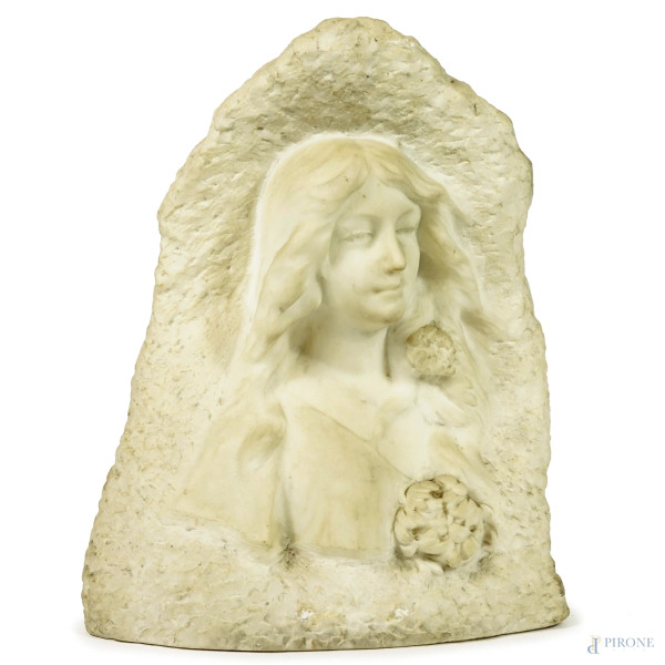 Scultura in marmo rappresentante un busto femminile, firmata Bistolfi, altezza cm 39