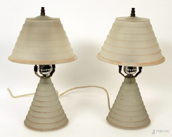 Coppia di lampade in vetro sabbiato, Anni &#39;40, H 31 cm.