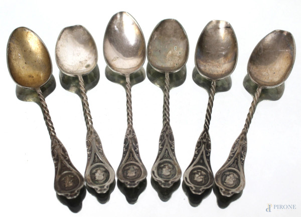 Sei cucchiaini in metallo argento, con manici a torchon caratterizzati da profilo maschile, lunghezza cm 12,5, (segni del tempo)
