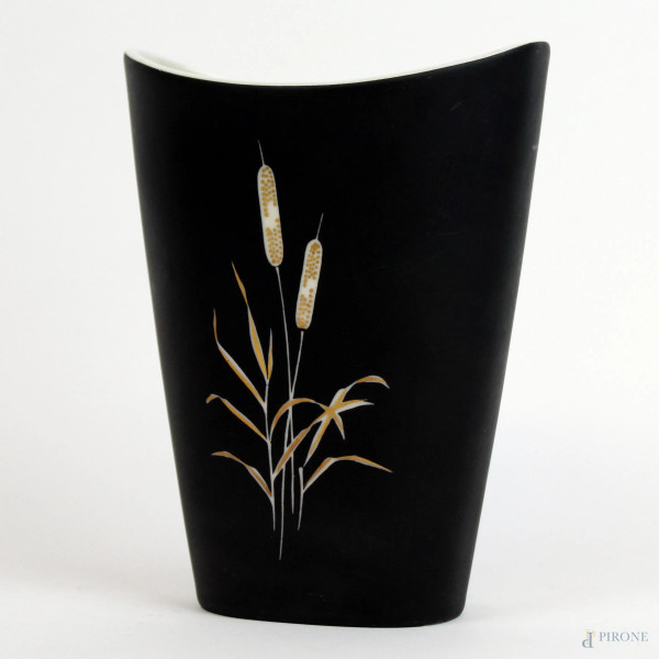 Vaso in porcellana nera opaca con decoro di spiga dorata, cm h 15,5, marchio Royal Porzellan Bavaria KM Germany alla base, XX secolo.