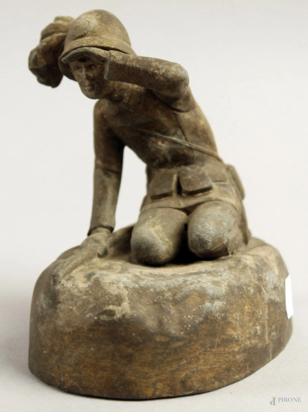 Bersagliere, scultura in antimonio, h. 12 cm,primi 900.