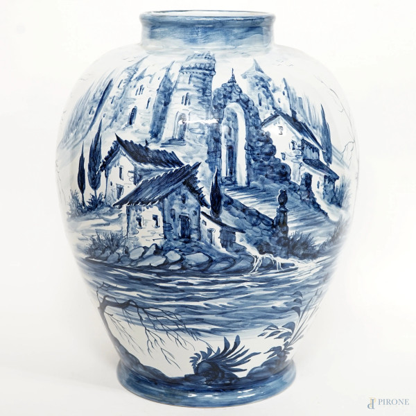 Grande Vaso in maiolica Savona, Albisola, XX secolo, a smalto bianco e blu decorato al fronte con figure allegoriche, al retro un paesaggio, firmato sotto la base da Giuseppe Giacchino (1894-1973), cm h 43 circa, (difetti)