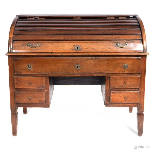 Mobile scrittoio a rullo in legno con piano scorrevole a serrandina celante vani e cassetti. Fronte scandito da cinque cassetti, XIX secolo, cm  107x57x121, (segni di usura, scalfiture, rotture, difetti)