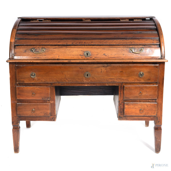 Mobile scrittoio a rullo in legno con piano scorrevole a serrandina celante vani e cassetti. Fronte scandito da cinque cassetti, XIX secolo, cm  107x57x121, (segni di usura, scalfiture, rotture, difetti)