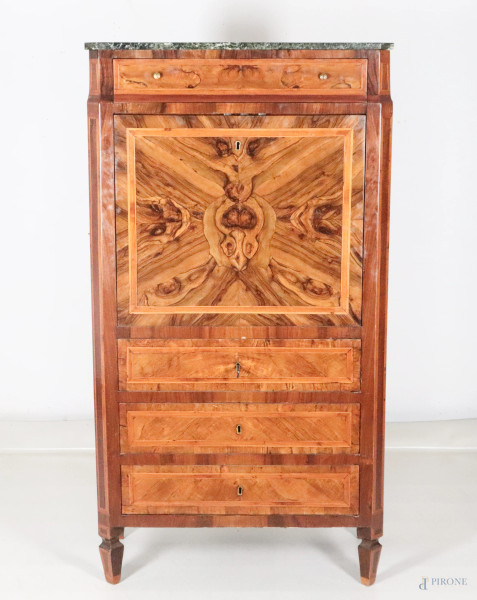 Secretaire impiallacciato e intarsiato in noce e radica di noce con calatoia e quattro tiretti. Piano in marmo, XX secolo, cm 156x83x41, (segni di usura, scalfiture, difetti)