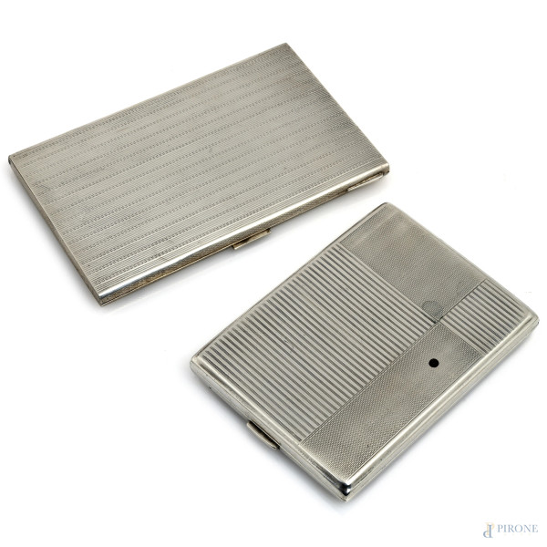 Coppia di portasigarette in argento 800/000, misura massima cm 13x8, peso complessivo gr 310