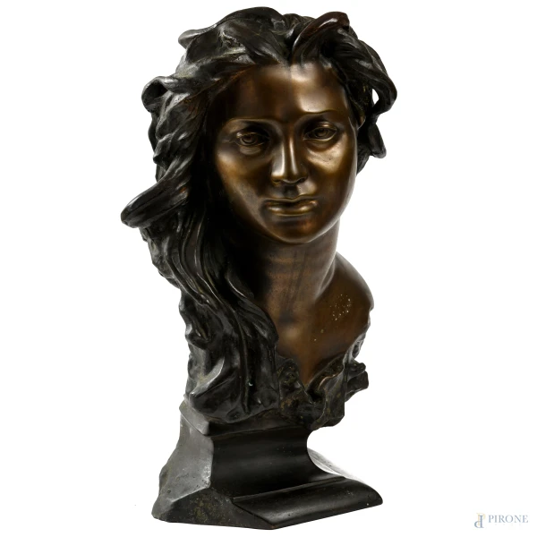Vincenzo Gemito ( Napoli 1852 - Napoli 1929), Busto femminile, scultura in bronzo firmata sul fronte a destra, altezza cm 50