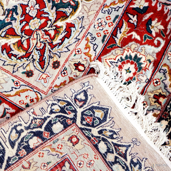 Tappeto persiano, cm 369x292.5, (macchie)