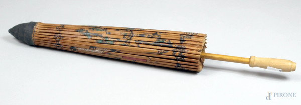Parasole cinese in legno e carta dipinta.