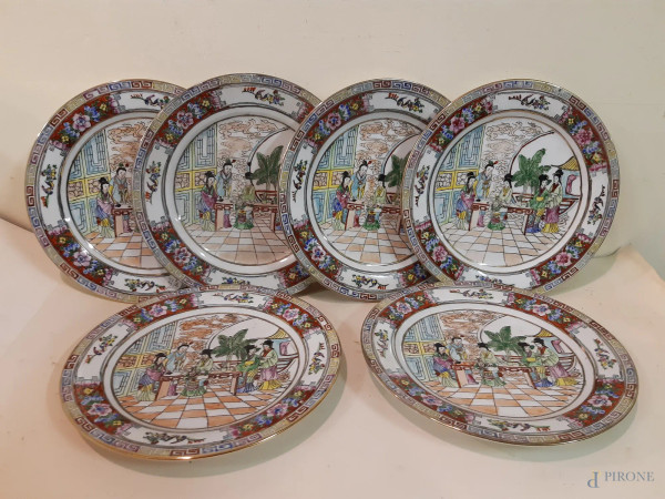 Lotto di sei piatti ovali orientali marcati a soggetti di geishe diam. 25 cm.