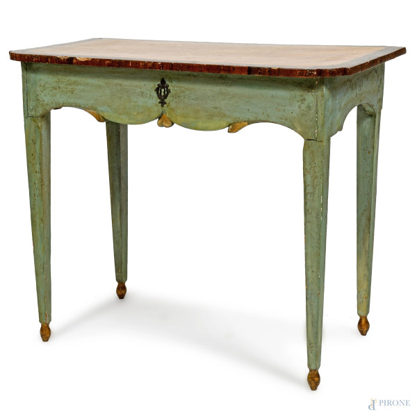 Tavolo scrittoio in legno laccato con piano dipinto a finto marmo, XIX secolo, cm 80,5x95x51, (segni di usura, scalfiture, difetti)