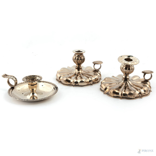 Lotto di tre bugie in argento 800/000, XX secolo, misura massima cm 8,5x13,5, peso lordo compless...