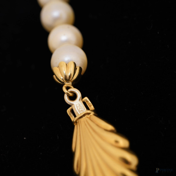 Collana di perle con chiusura in oro 18 kt, lunghezza cm 60
