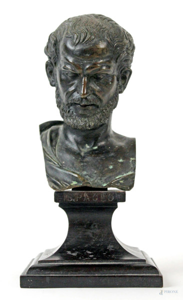 San Paolo, piccolo busto in bronzo poggiante su base in legno, cm 15, XX secolo, (difetti).