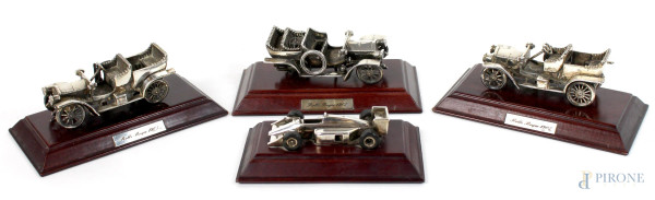 Quattro modellini di automobili in argento, misure max cm. 4x11,5x5,5, (difetti).