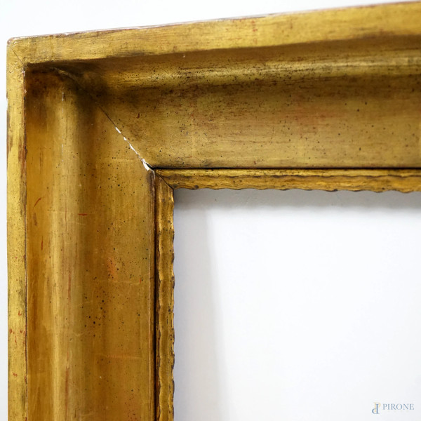 Cornice in legno dorato, fine XIX-inizi XX secolo, ingombro cm 103,5x71, battente cm 87x54,5, (di...