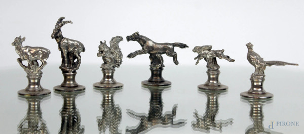 Lotto di sei fermaposto in metallo argentato raffiguranti animali, cm h 3, XX secolo.