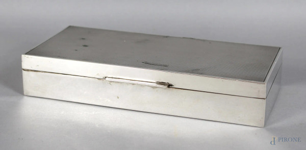 Scatola in legno rivestita in argento, altezza 3,5x20,5x10 cm.
