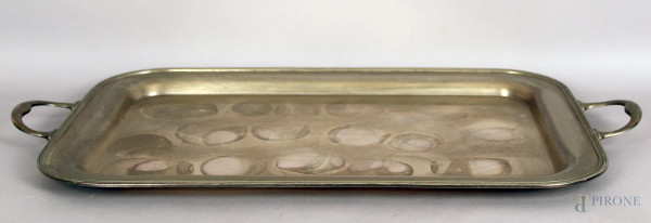 Vassoio a guantiera di linea rettangolare in metallo argentato, cm. 75x41,5.