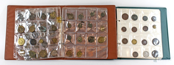 Lotto di varie monete e medaglie dal XVIII al XX secolo, entro raccoglitori