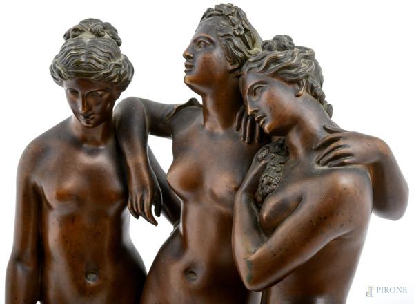 Le tre Grazie, XX secolo, gruppo scultoreo in bronzo, iscritto alla base, cm 39x25x11,5, (lievi s...